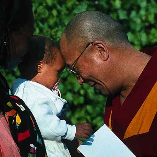 Postkarte Dalai Lama und Baby (IQ83)